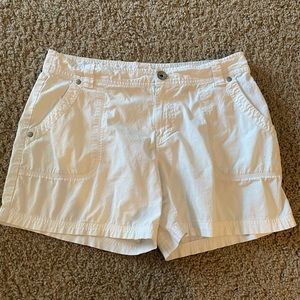 DKNY women’s white shorts size 6